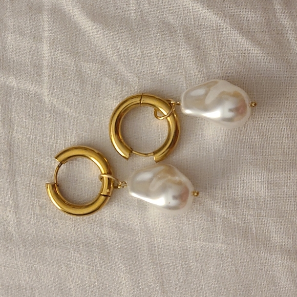 Baroque Pearl Earrings - Picture 1 of 4